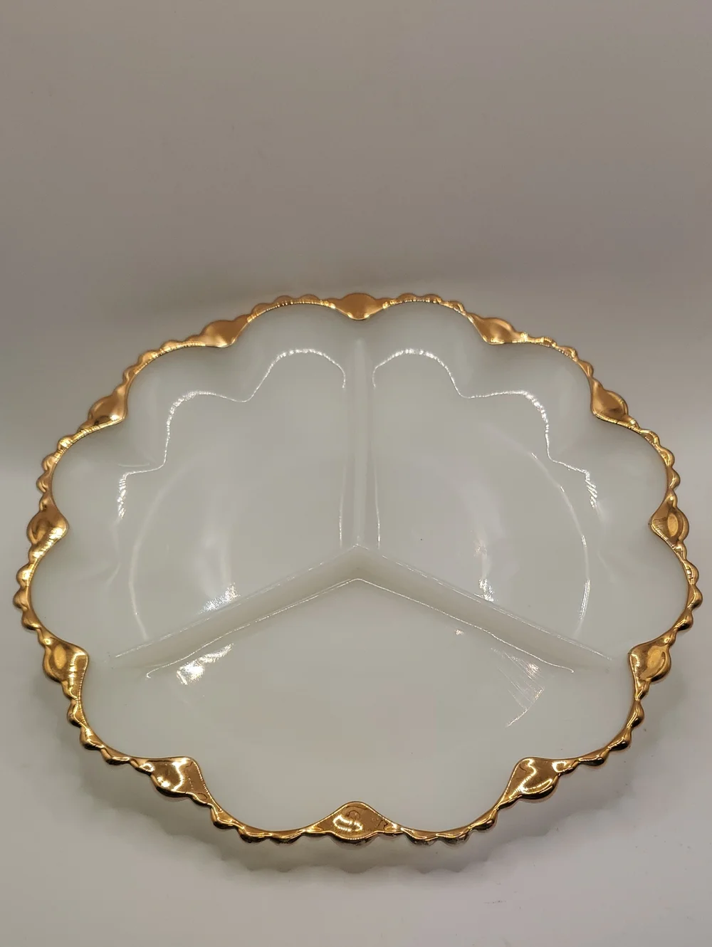 Anchor Hocking White and Gold Scalloped 10